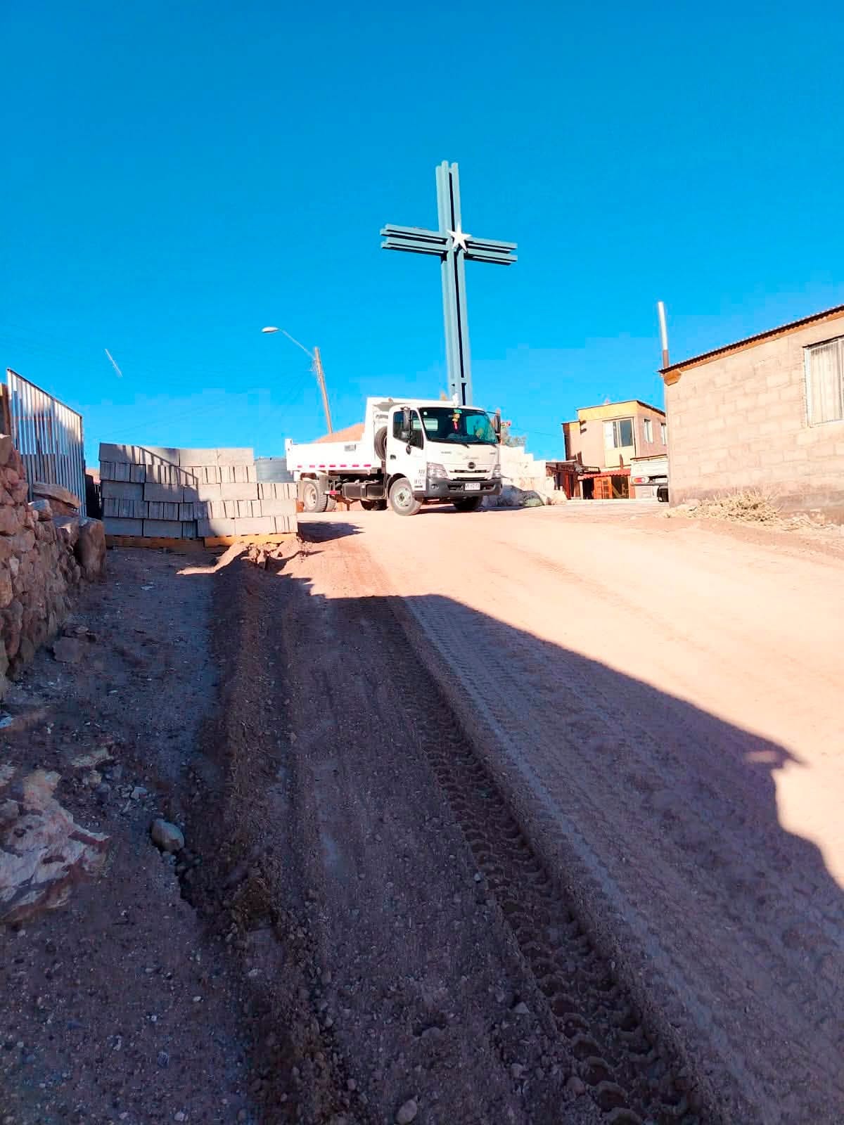 Codelco movilizó maquinaria pesada para recuperar caminos previo a la fiesta de Ayquina - imagen 2