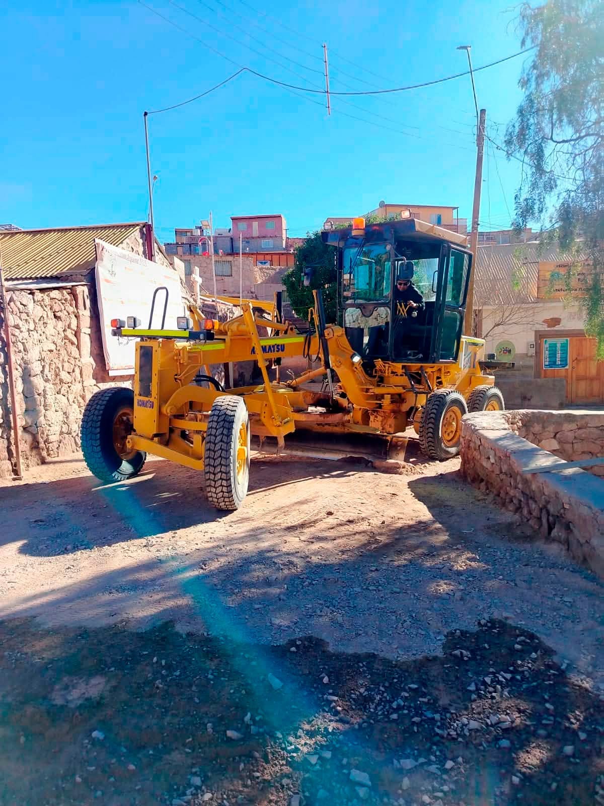 Codelco movilizó maquinaria pesada para recuperar caminos previo a la fiesta de Ayquina - imagen 4